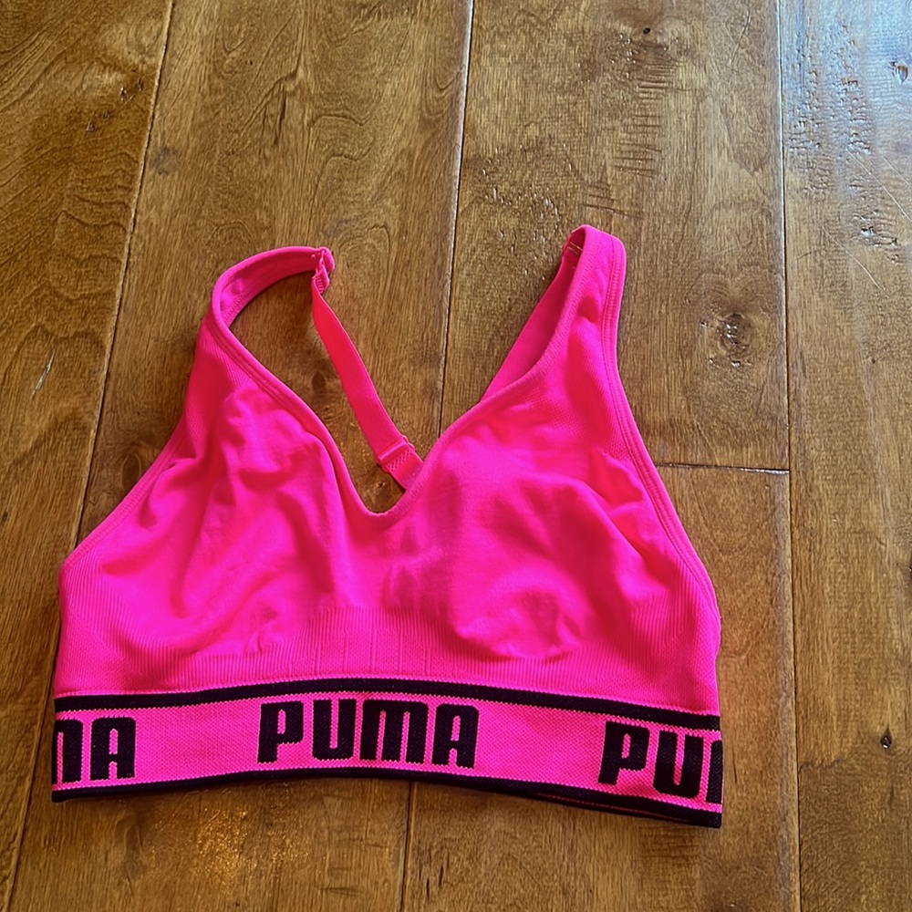 pink sports bra